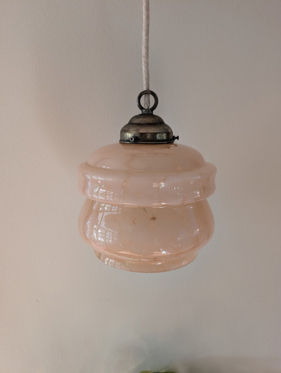 Image 1 of Magnifique suspension Art déco rose en verre cliché