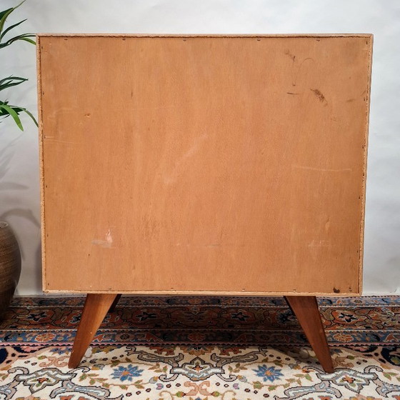 Meuble vintage en teck des années 1960, avec ses pieds inclinés caractéristiques. – Meubles de rangement, Wood (photo 8 of 9)