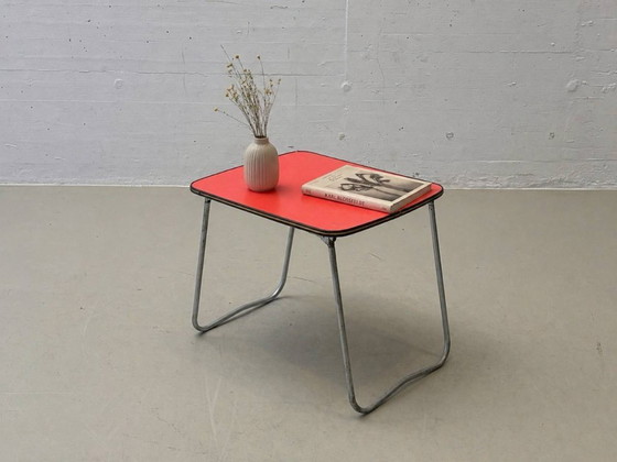 Image 1 of Opklapbaar bijzettafeltje met rood Formica blad, jaren 70