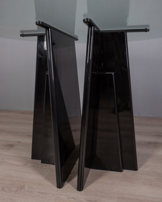 Image 1 of TAVOLO ROTONDO VINTAGE ANNI 80 IN LEGNO NERO E VETRO DESIGN ITALIANO