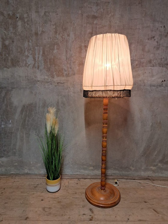 Image 1 of Lampada da terra vintage in legno con paralume plissettato, anni '70