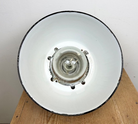 Image 1 of Lámpara industrial gris a prueba de explosiones con pantalla esmaltada negra, década de 1970