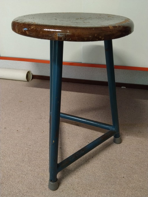 Authentic Vintage Industrial School Stool / Practical Stool – 1960s/1970s – krukjes, Metal, Wood (photo 2 of 15)