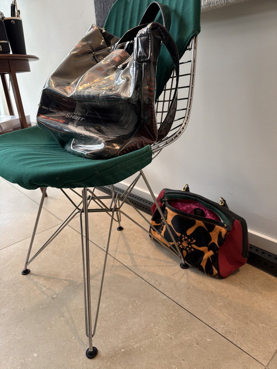 Image 1 of 5 chaises Vitra Eames originales avec leurs 5 revêtements d'origine