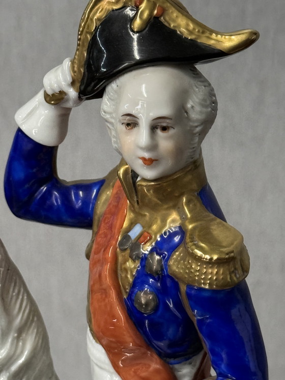 Image 1 of Statue équestre en porcelaine