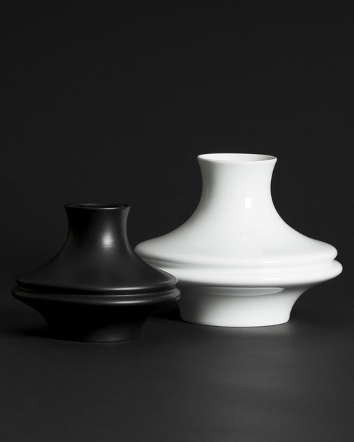 Werner Uhl ROSENTHAL Porcelaine Vase Duo UFO Black matte & White glossy 