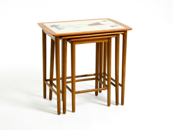 Image 1 of Originale set di 3 tavolini da nido in teak del Mid Century Modern con superfici in formica colorata