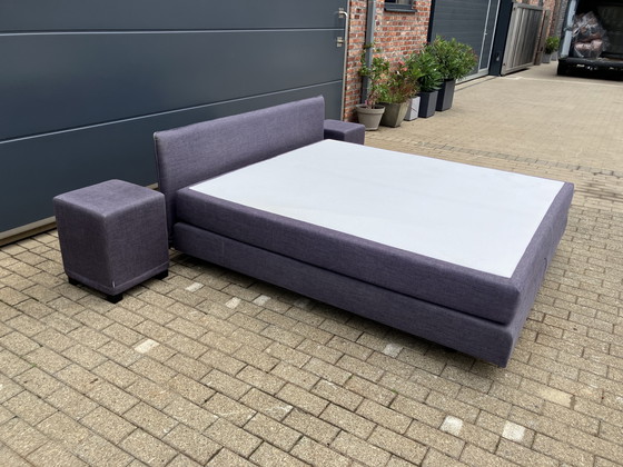 Image 1 of Auping Boxspring 180 x 200 in Topstaat! Incl Auping matras en Emma topper, alles zeer netjes. Incl 2 hockers (nachtkastjes)