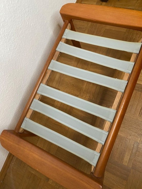 Image 1 of Cómodo sofá de 2 plazas con otomana