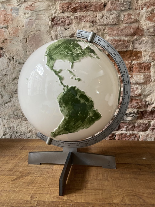 Prototype globe studio Alex de Witte