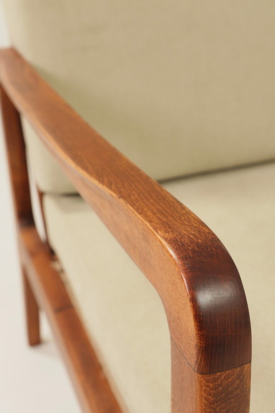 Image 1 of Poltrona vintage in velluto a coste color oliva con struttura in legno, design moderno di metà secolo, 1970