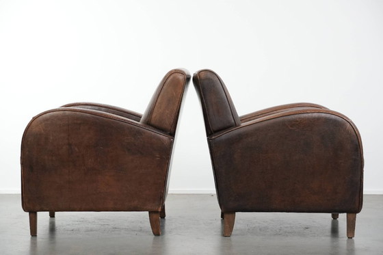 Image 1 of 2 x Vintage schapenleren design fauteuil in een donkere cognac kleur