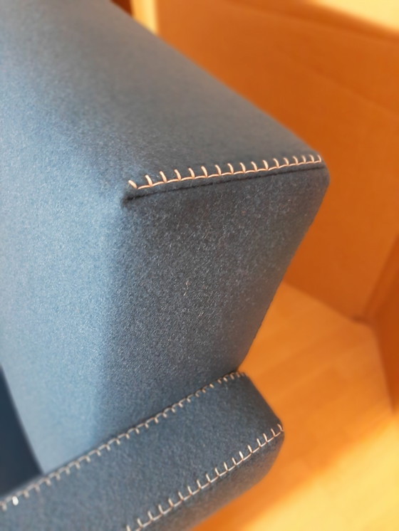 Image 1 of Cassina Utrecht 637, nueva, nunca usada, en tela de lana azul petróleo (serie 13L), costuras de caballo