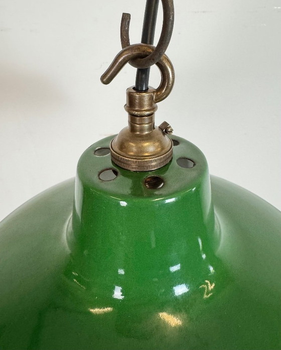 Image 1 of Industriële groene emaille fabriekshanglamp van Revo, jaren 50