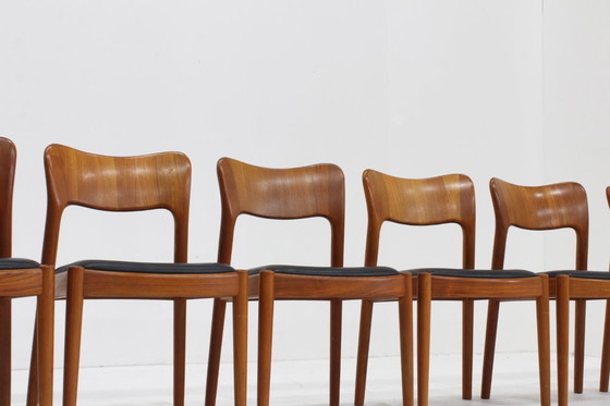 Image 1 of Ensemble de 7 chaises à repas vintage danoises Niels Koefoed en teck 1960