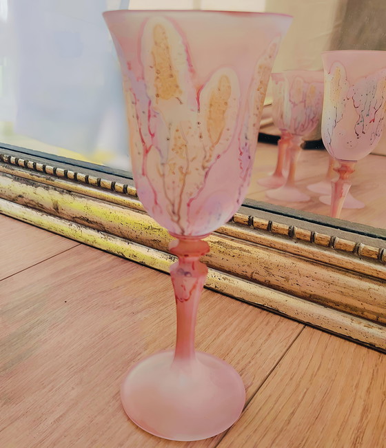 Image 1 of Ensemble unique de 6 coupes à champagne givrées soufflées à la main dans les tons rose/abrico/orange
