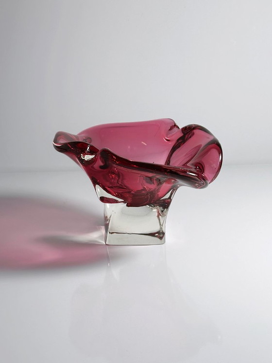 Image 1 of Coupe lourde Vide Poche Josef Hospodka - Chřibská Bohème Cranberry verre Sklo Skrdlovice Bohème Mid Century