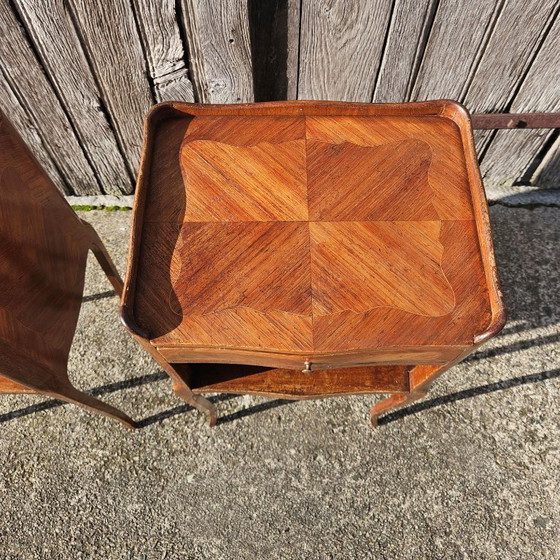 Image 1 of Coppia di comodini intarsiati francesi - 2 comodini in noce - Stile Luigi XV - anni '40