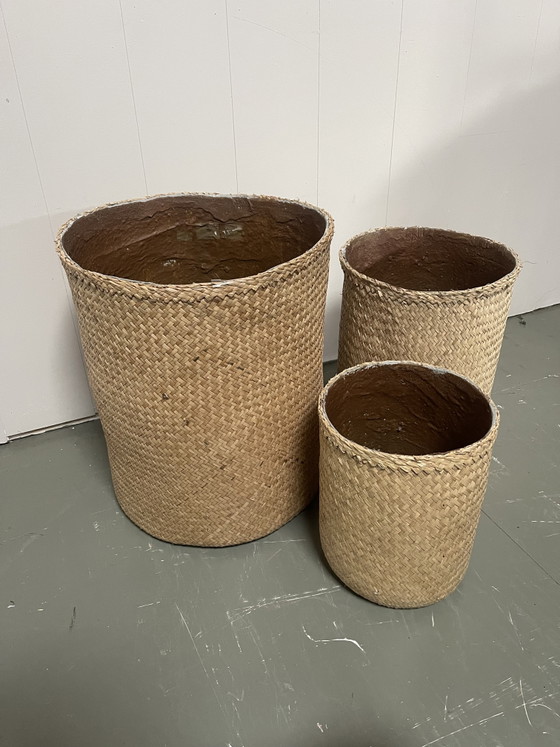 Set Van 3 Bloempotten. € 165,- – Pottery Pots, Plantenbak, Wicker (photo 7 of 7)