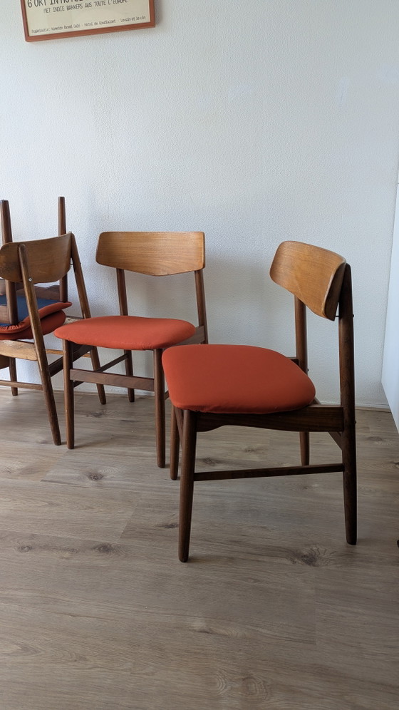 Image 1 of Lot de 4 chaises scandinaves Farstrup Møbler années 1960, assises orange en teck