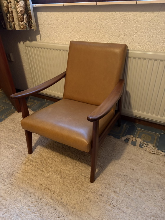 Image 1 of Deux chaises et une table basse vintage