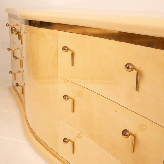 Luciano Frigerio Nettuno Credenza Curva in Pergamena per Frigerio di Desio 1970 – Cassettiere, Brass (photo 21 of 27)