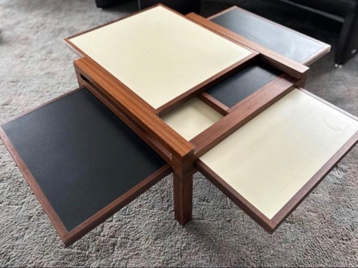 Table basse modulaire en bois avec plateaux réversibles