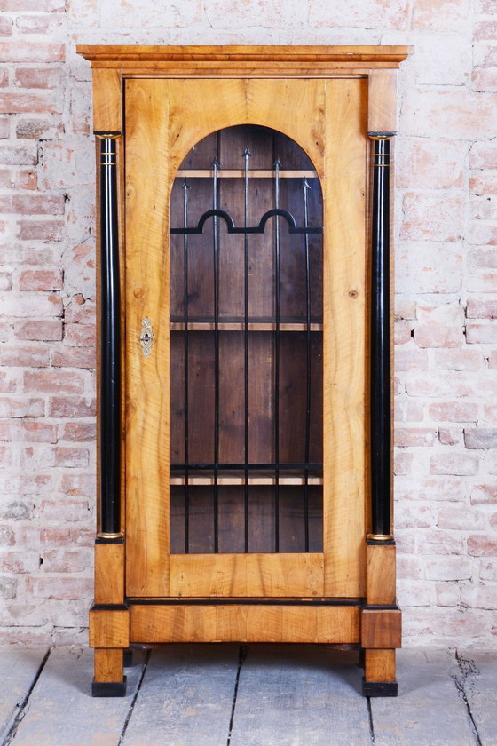 Restored Biedermeier Display Cabinet, Walnut, Glass, 1820s, Austria – Iron (photo 9 of 19)
