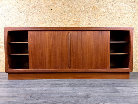 Image 1 of Dressoir/ladekast van teakhout uit de jaren 60/70 van Dyrlund, gemaakt in Denemarken.