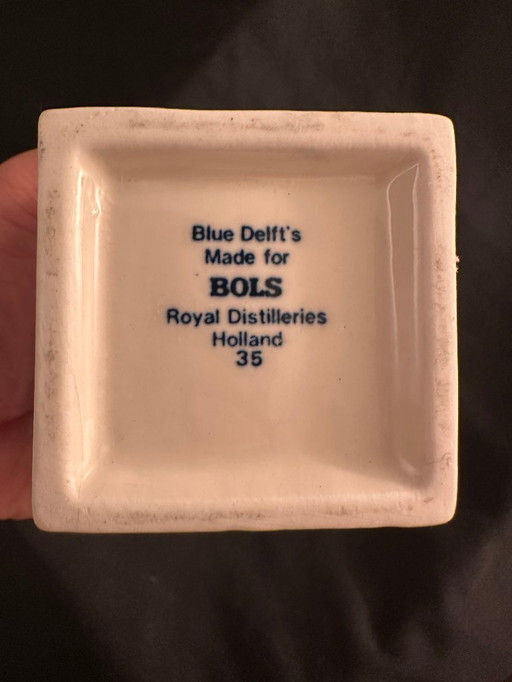 Maisons KLM en faïence bleue de Delft (n° 10, 12, 22, 35, 42 et 63)