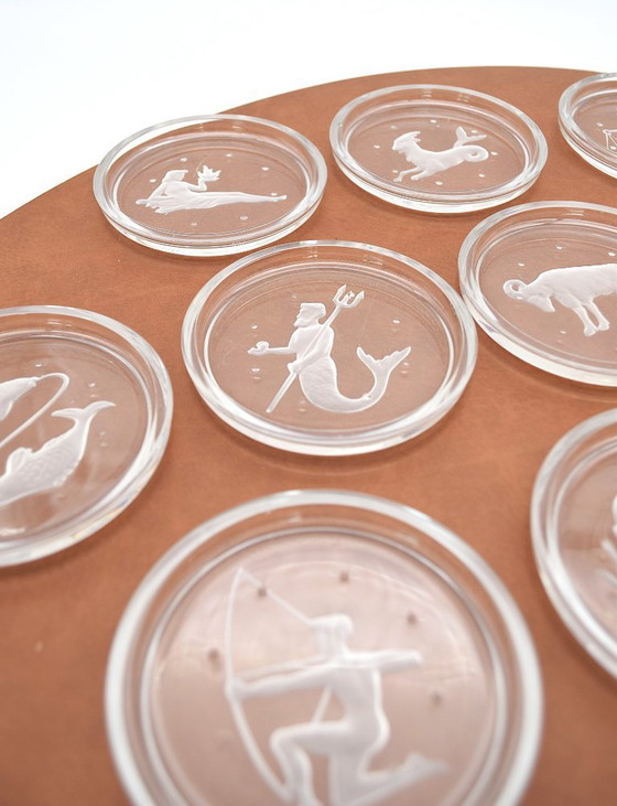 Image 1 of Sous-verres en cristal du Zodiaque Val Saint Lambert - Signé, lot de 9 - Design belge