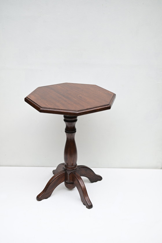 Image 1 of Vintage eiken bijzettafel, donker eiken achthoekige tafel, klassiek accent of plantenstandaard.