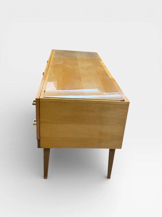 Coiffeuse / Commode Vintage Mid Century – Placage Érable – Poignées Laiton – Plateau Verre – Années 50/60 – (photo 11 of 17)