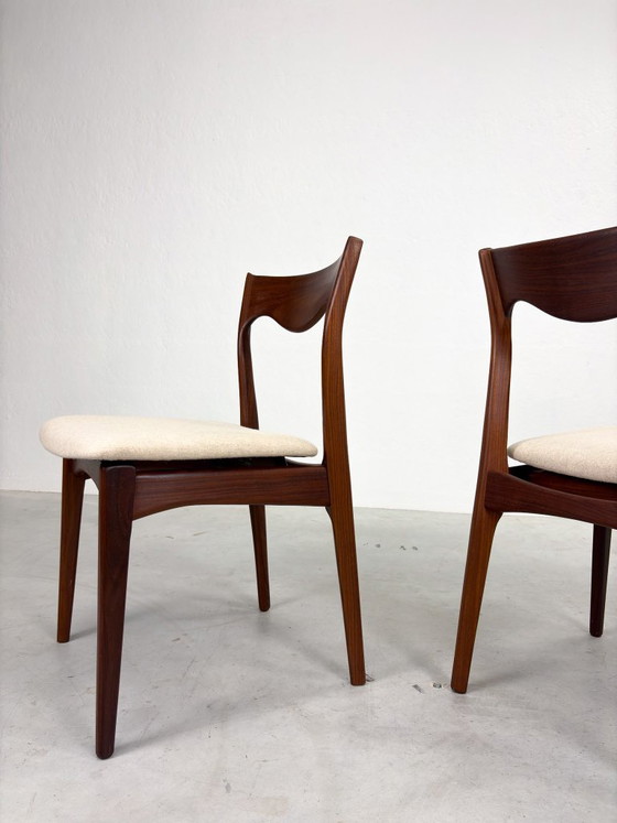 Set Vintage Dining chairs by AwA – Wood (photo 10 of 19)