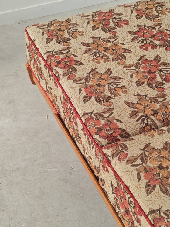 Folding sofa bed Canapé banquette Interier Praha 1960 floral pattern fabric – 3-5 seaters, Wood, Scandinavian (photo 9 of 30)