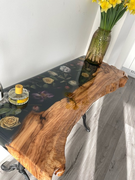 Image 1 of Tavolo unico realizzato in resina epossidica