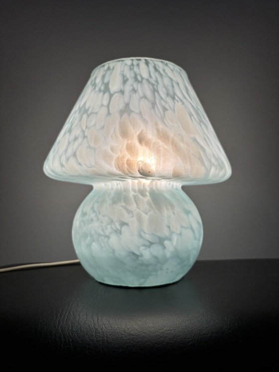 Image 1 of Lampe vintage « champignon » en verre marbré bleu clair