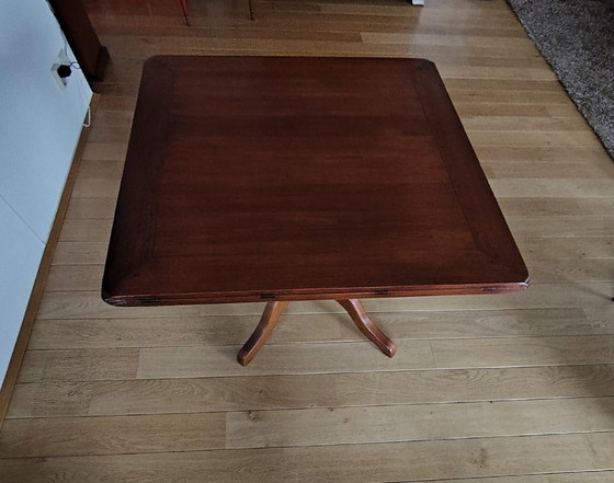 Image 1 of Dining table , round with folding sides