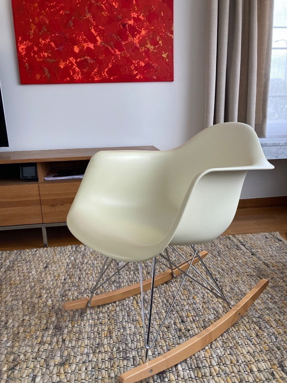Image 1 of Silla mecedora Vitra Eames RAR
