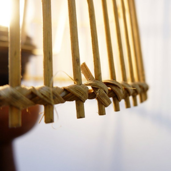 Image 1 of Lampada da tavolo in legno a forma di birillo con paralume in bambù, anni '60