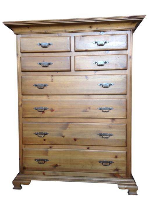 Mooie hoge ladenkast van scandinave grenen hout