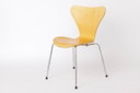 Sedia Arne Jacobsen 3107 (Serie 7), scocca in faggio, gambe cromate, design danese