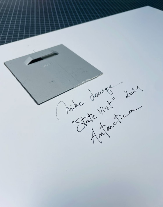 Image 1 of Mike Louagie / 'State Visit' (Antarctica) op hoogwaardig Dibond paneel