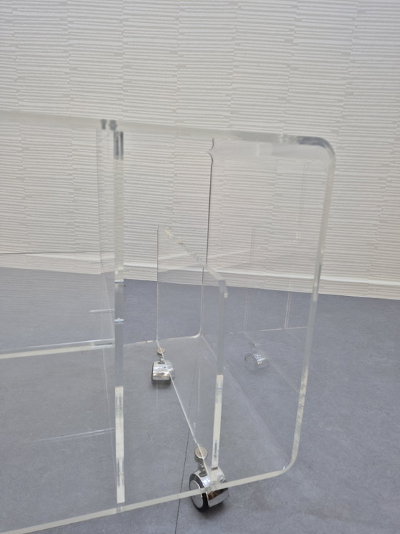 Image 1 of Carrello in plexiglas. Mobile audio/tavolino da caffè vintage in acrilico.