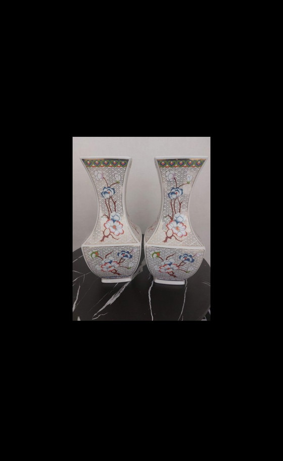 Image 1 of True pair of Asian vases 1850/1960