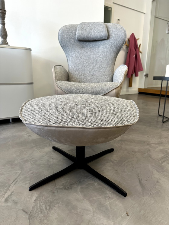Image 1 of Poltrona Jori con sgabello incluso