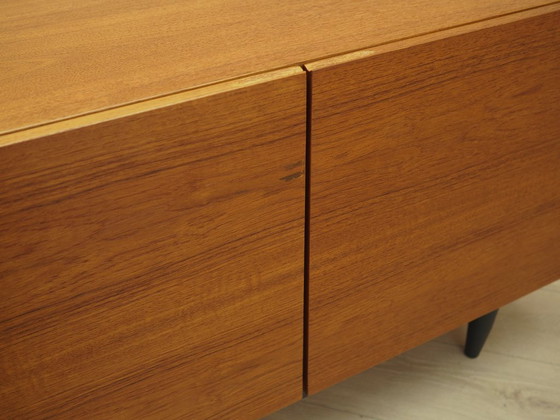 Dänischer Teakholzschrank auf konischen Beinen, skandinavisch modern der 1960er Jahre – Buffetschränke, Wood (photo 11 of 14)