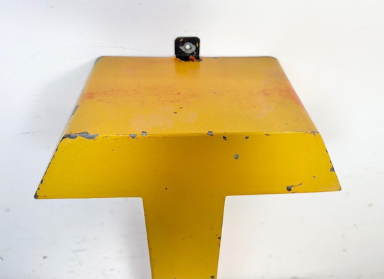 Image 1 of Grande lettera T in ferro giallo vintage per facciata, anni '60