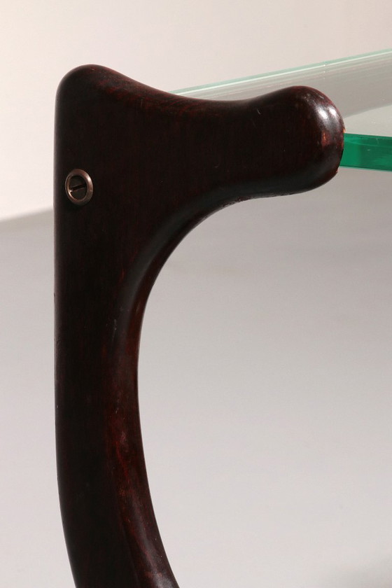 Image 1 of Mid Century Italiaanse set bijzettafels Toegeschreven aan Ico Parisi