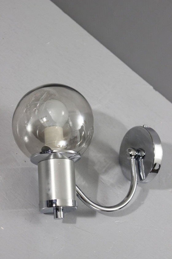 Image 1 of Applique murale vintage design 1970s globe verre fumé & acier chromé